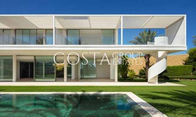 Neue Gebäude - Villa -
Casares