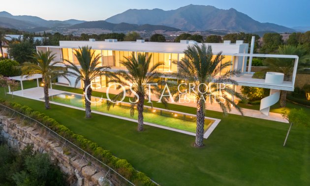 Neue Gebäude - Villa -
Casares