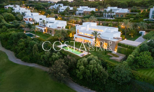 Neue Gebäude - Villa -
Casares