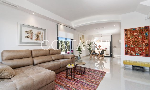 Nowy budynek - Willa -
Los Montesinos - La Herrada