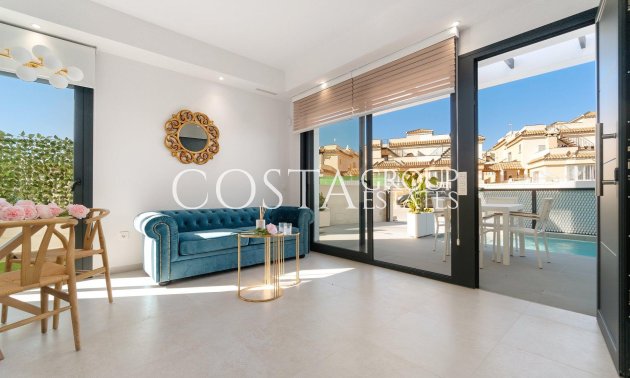 Nowy budynek - Willa -
Los Montesinos - La Herrada