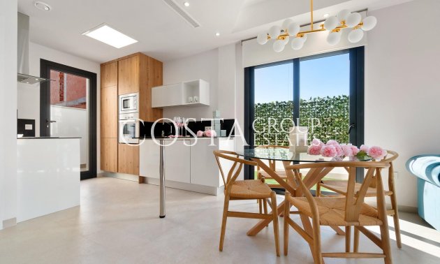 Nowy budynek - Willa -
Los Montesinos - La Herrada