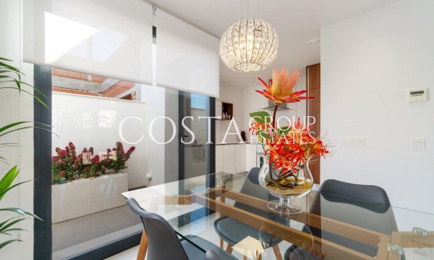 Nowy budynek - Willa -
Los Montesinos - La Herrada