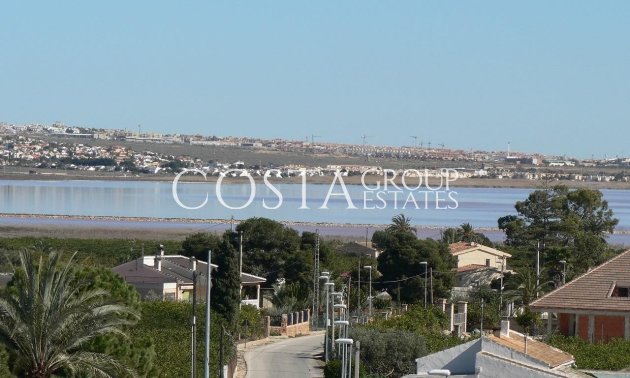 Nowy budynek - Willa -
Los Montesinos - La Herrada