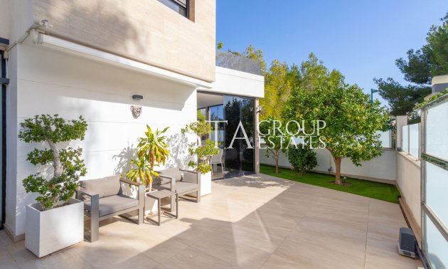 Herverkoop - Villa -
Orihuela - Villamartin