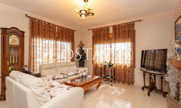 Resale - Villa -
Orihuela - Campoamor