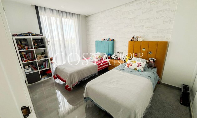 Odsprzedaż - Willa -
Orihuela - Los Altos