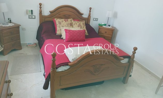 Herverkoop - Villa -
Orihuela - Villamartin