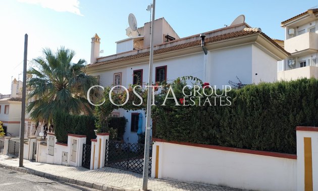 Herverkoop - Villa -
Orihuela - Villamartin