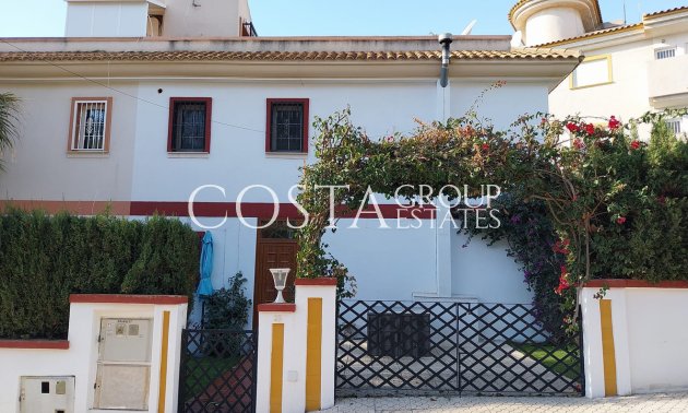 Herverkoop - Villa -
Orihuela - Villamartin