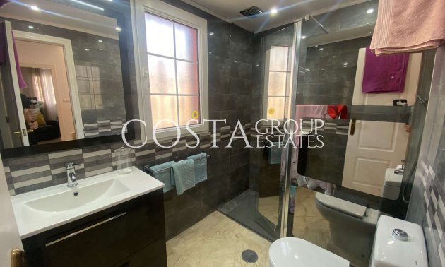 Herverkoop - Villa -
Orihuela - Villamartin