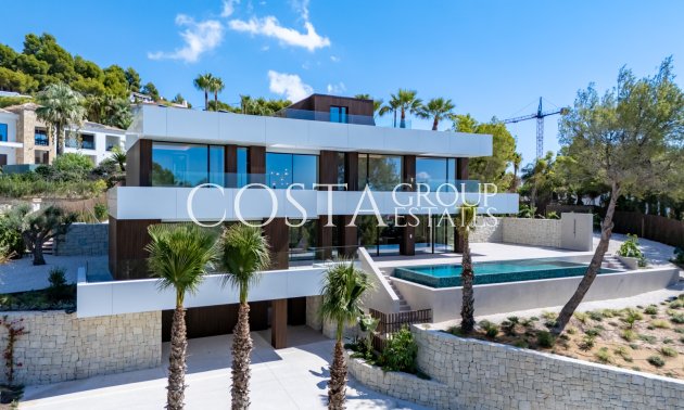 Nowy budynek - Willa -
Altea