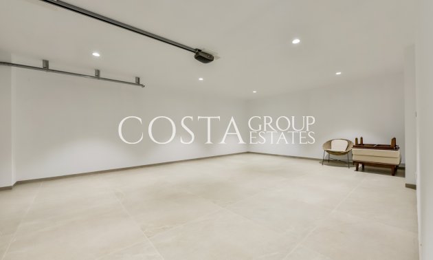 Nowy budynek - Willa -
Altea