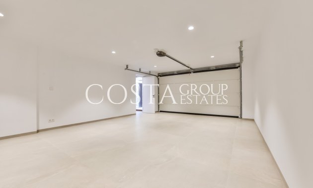 Nowy budynek - Willa -
Altea