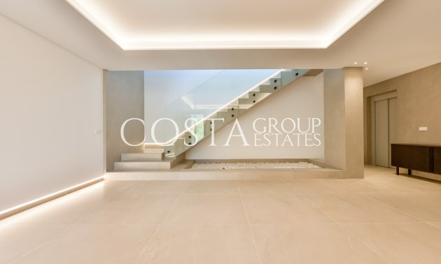 Nowy budynek - Willa -
Altea