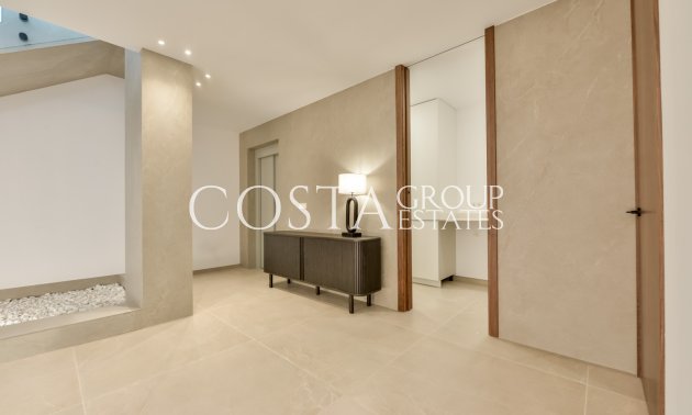 Nowy budynek - Willa -
Altea