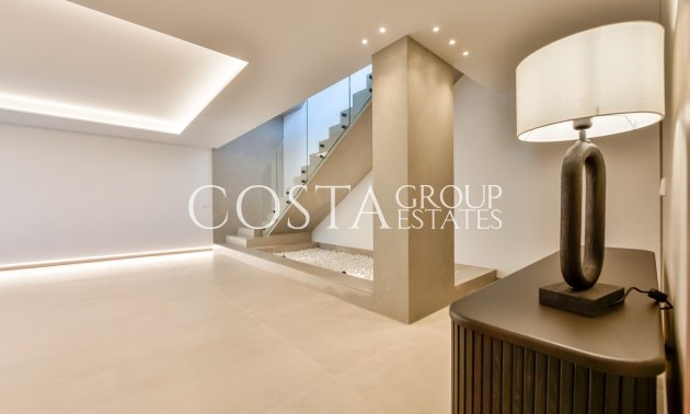 Nowy budynek - Willa -
Altea