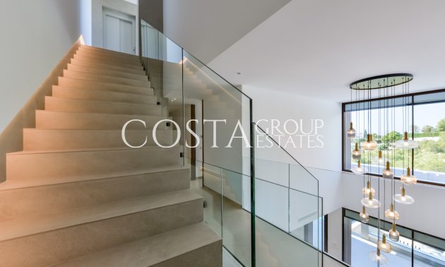 Nowy budynek - Willa -
Altea