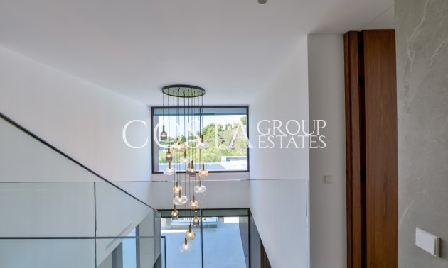 Nowy budynek - Willa -
Altea