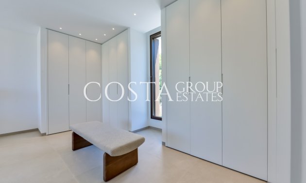 Nowy budynek - Willa -
Altea