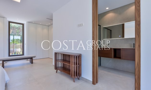 Nowy budynek - Willa -
Altea