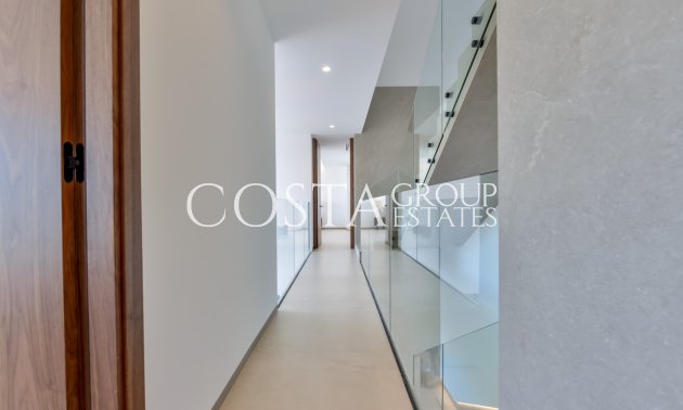 Nowy budynek - Willa -
Altea