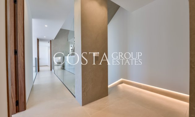 Nowy budynek - Willa -
Altea