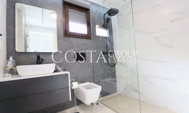 Herverkoop - Villa -
Orihuela - Villamartin