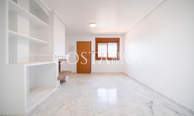 Odsprzedaż - Dom -
San Miguel de Salinas - San Miguel