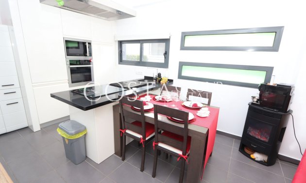 Wiederverkauf - Villa -
Orihuela - Villamartin