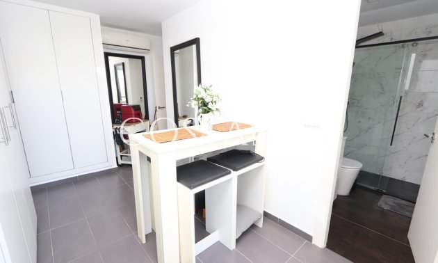 Wiederverkauf - Villa -
Orihuela - Villamartin