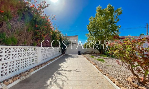 Resale - House -
Torrevieja - Aguas Nuevas