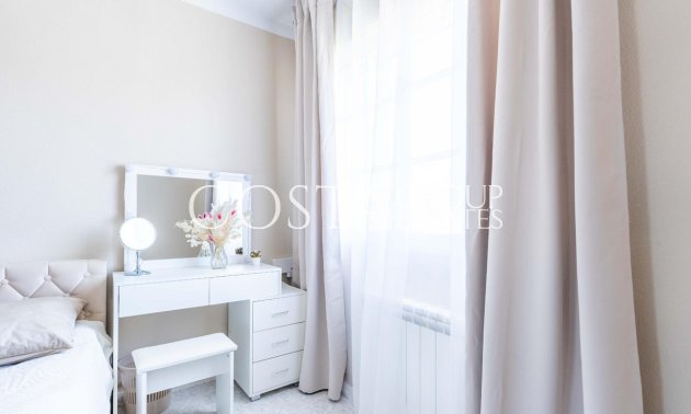 Herverkoop - Villa -
Orihuela Costa - Punta Prima