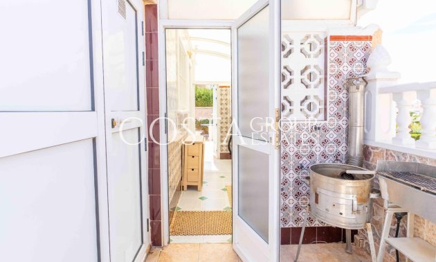 Herverkoop - Villa -
Orihuela Costa - Punta Prima