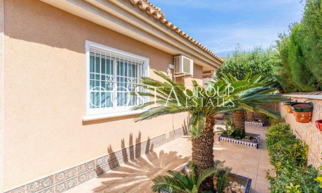 Herverkoop - Villa -
Orihuela Costa - Punta Prima