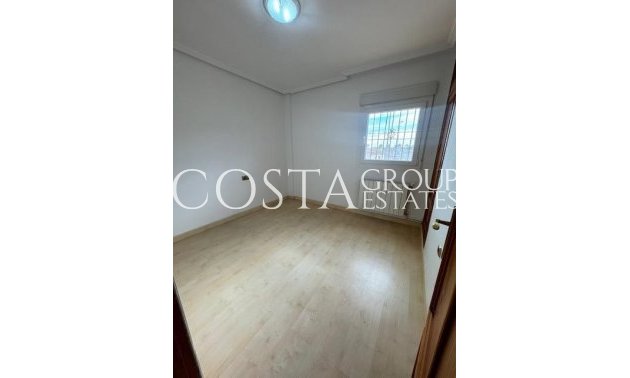 Resale - House -
Orihuela Costa