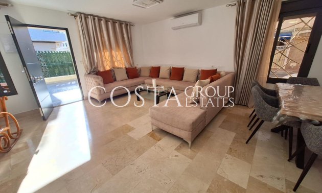Resale - House -
Torrevieja