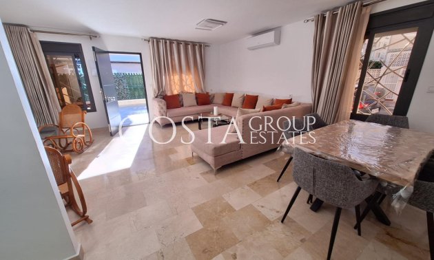 Resale - House -
Torrevieja