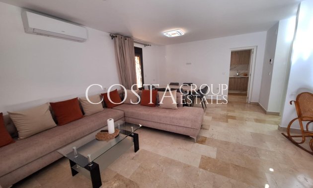 Resale - House -
Torrevieja