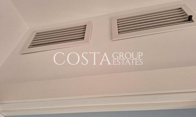 Resale - House -
Torrevieja