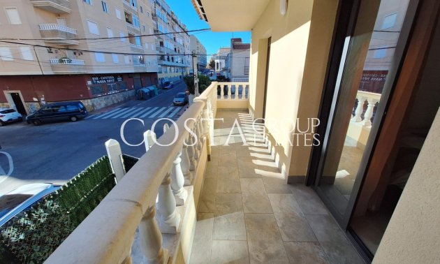 Resale - House -
Torrevieja