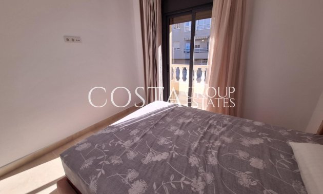 Resale - House -
Torrevieja