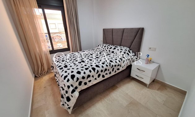 Resale - House -
Torrevieja