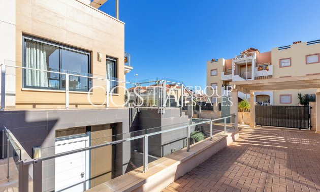 Herverkoop - Villa -
Orihuela Costa - La Zenia