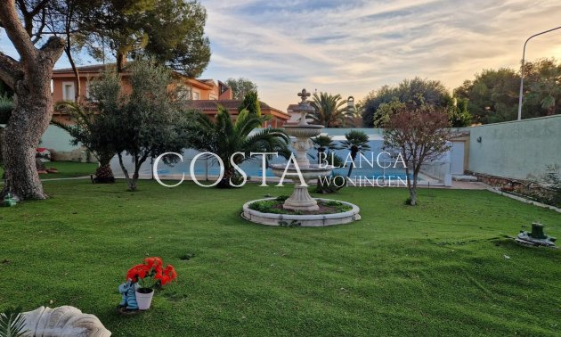 Herverkoop - Villa -
Orihuela Costa - Campoamor