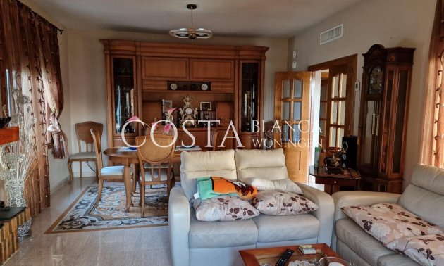 Herverkoop - Villa -
Orihuela Costa - Campoamor