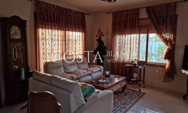 Herverkoop - Villa -
Orihuela Costa - Campoamor
