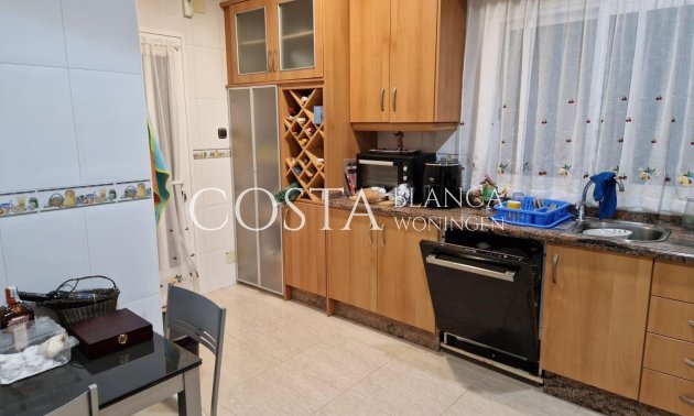 Herverkoop - Villa -
Orihuela Costa - Campoamor