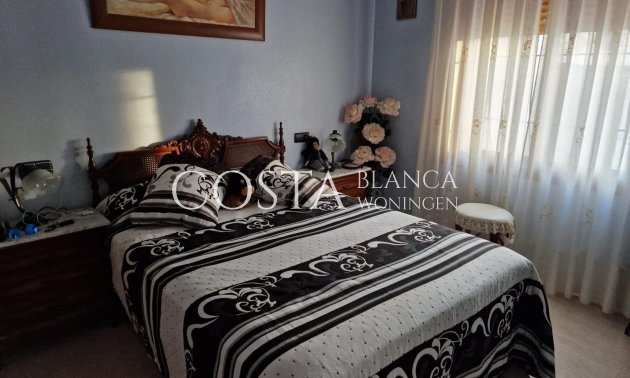 Herverkoop - Villa -
Orihuela Costa - Campoamor