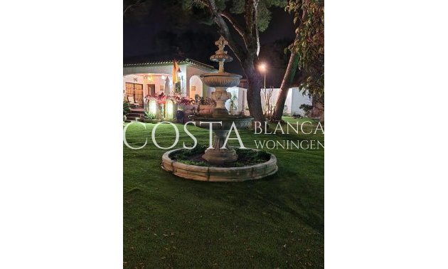 Herverkoop - Villa -
Orihuela Costa - Campoamor
